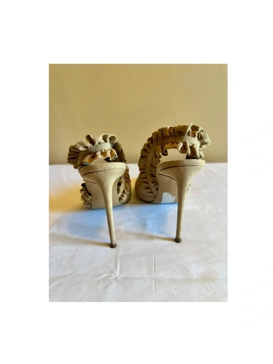 New York and Company Ruffle Stilettos - Picture 6 of 9